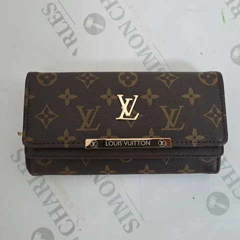 BOXED LOUIS VUITTON PURSE