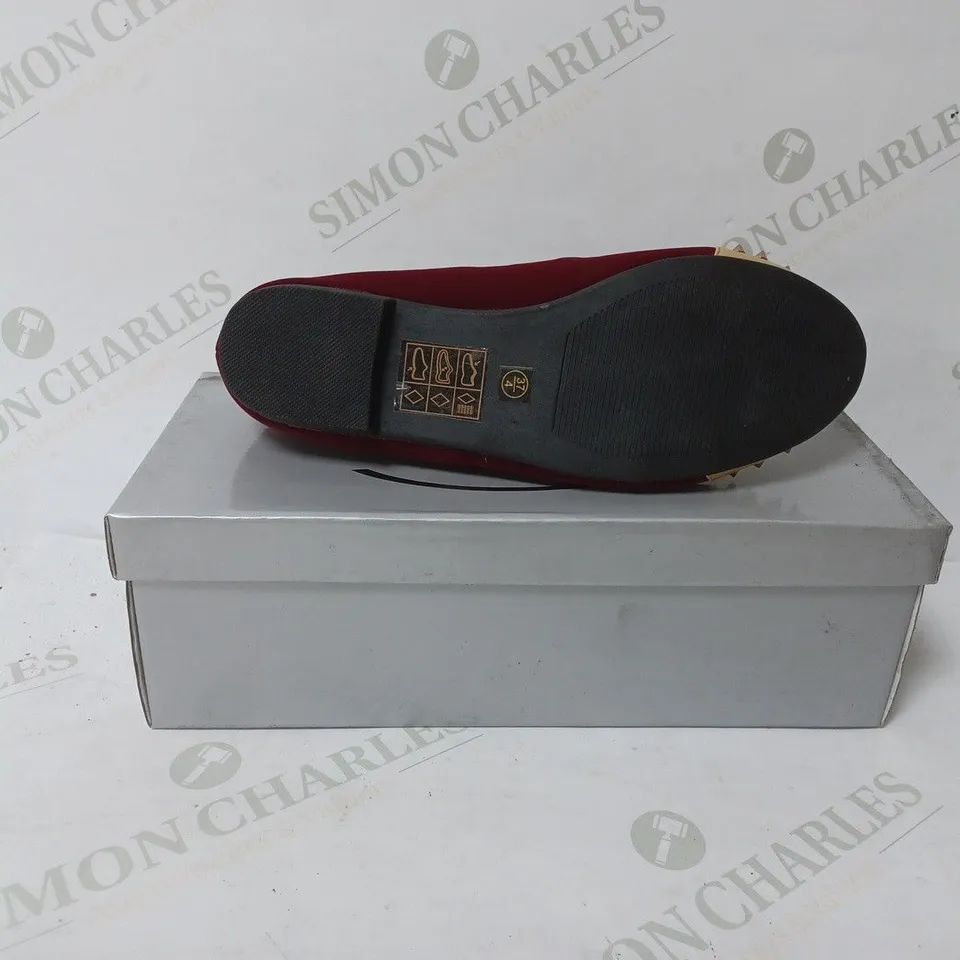 BOXED PAIR OF CASANDRA SLIP ON SHOES IN BORDEAUX SIZE 4