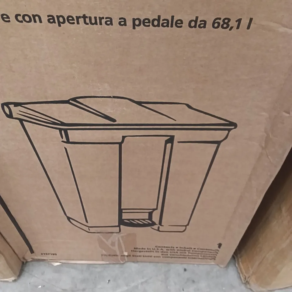 BOXED RUBBERMAID 18 GAL STEP ON BIN