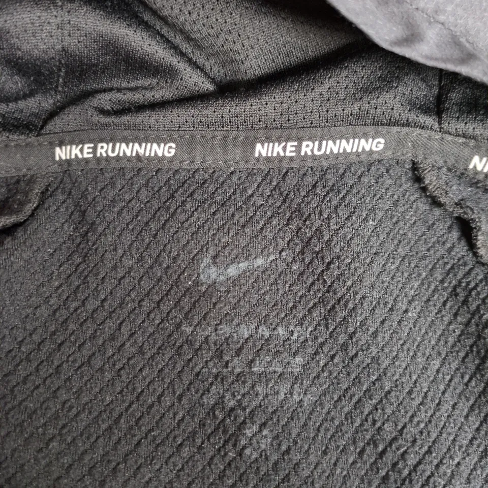 NIKE RUNNING HOODED JACKET – BLACK MEDIUM 