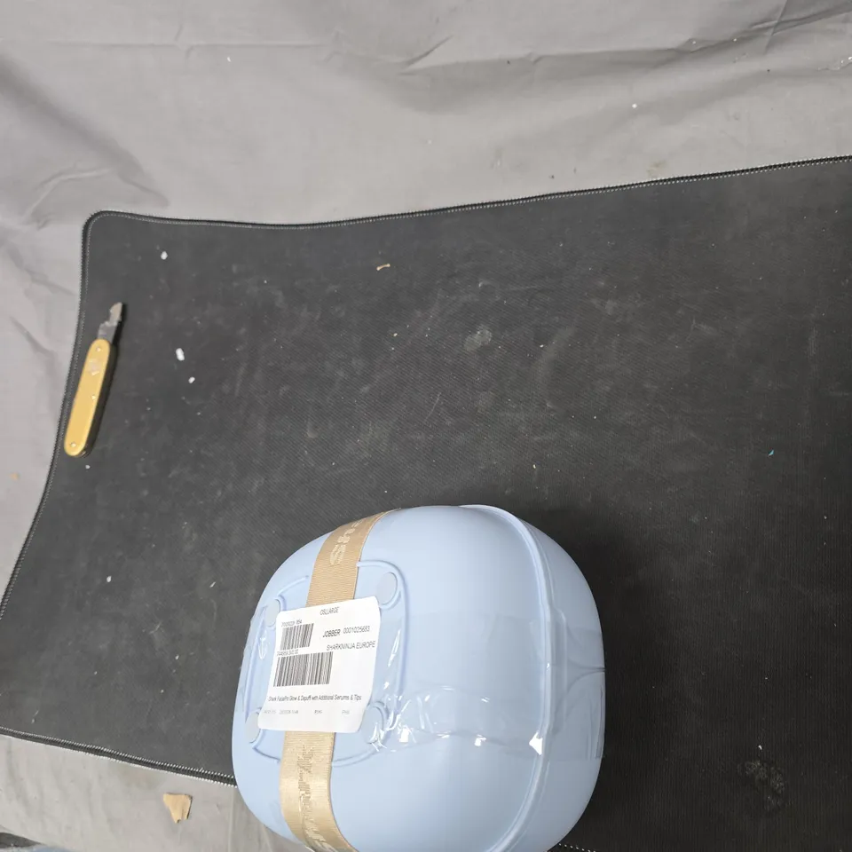 SHARK FACIALPRO GLOW & DEPUFFI