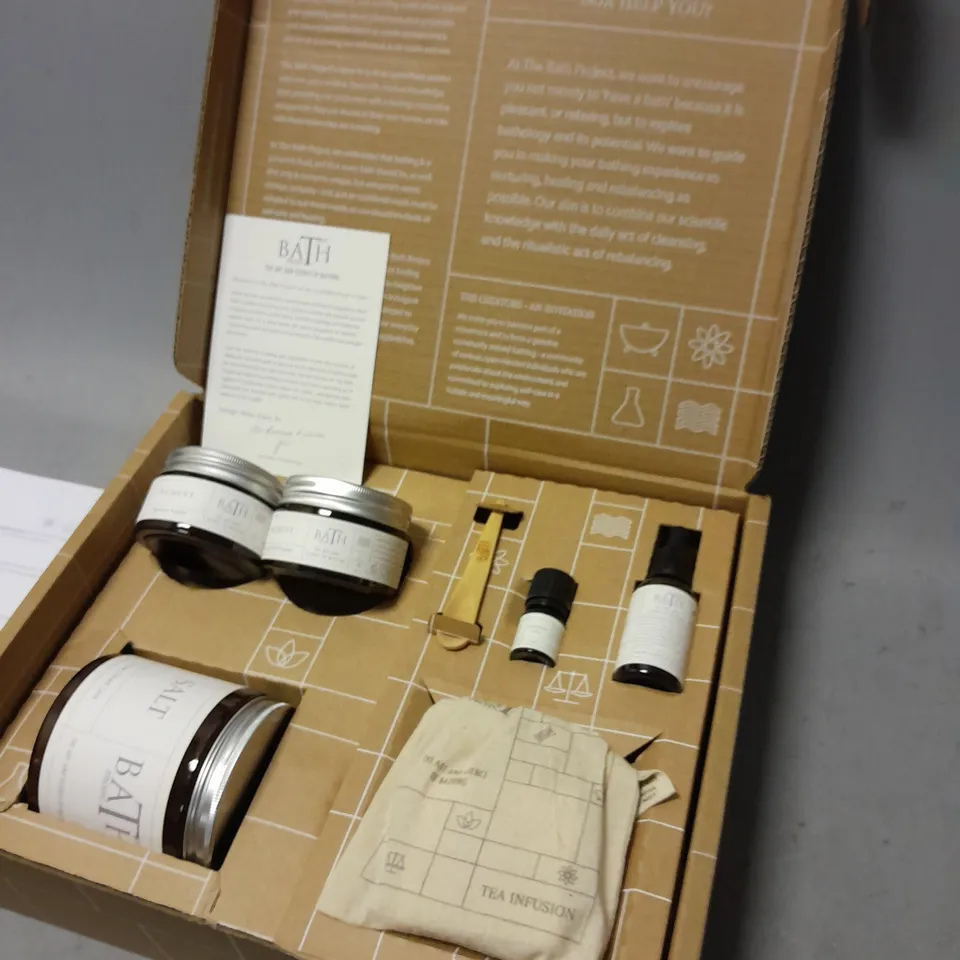 BOXED 7-PIECE THE BATH PROJECT SALT BATHING SET