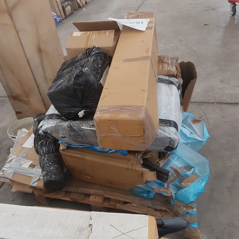PALLET OF ASSORTED FURNITURE PARTS 