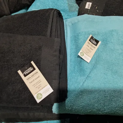 PALLET OF BATH AND HAND TOWELS IN BLACK & BLUE
