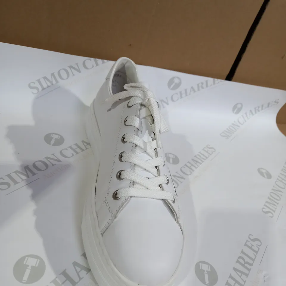 BOXED PAIR OF RIEKER ANTISTRESS ZIP TRAINER WHITE  - SIZE 6.5