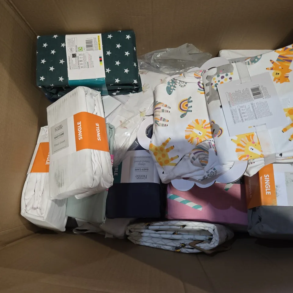 BOX OF APPROXIMATELY 15 ASSORTED BEDDING AND SOFT FURNISHING  ITEMS TO INCLUDE - LILAC FITTED SHEETS , FITTED SHEETS , DUVET  SET DOUBLE ETC