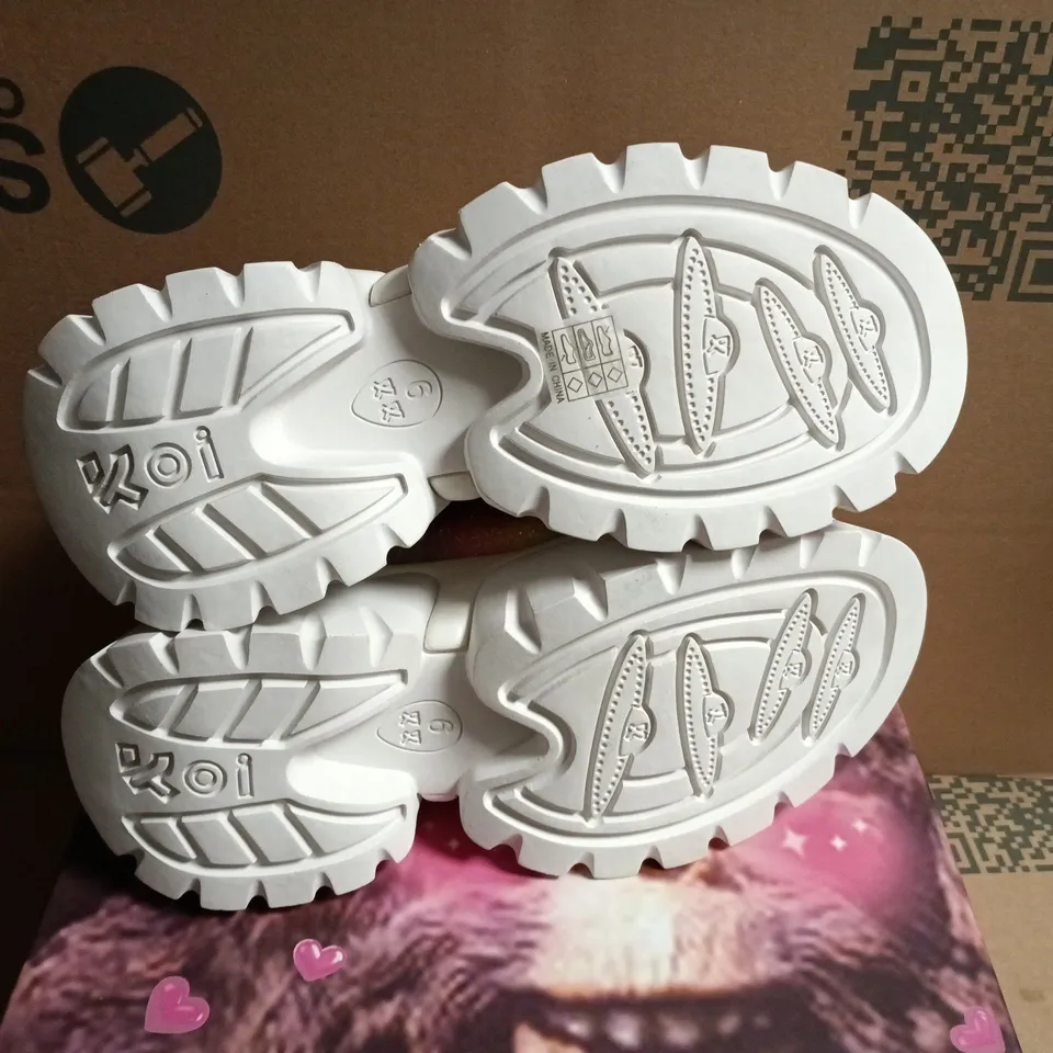 BOXED KOI KIDS' GLITTER RAINBOW PLATFORM SNEAKERS IN PINK/GOLD GRADIENT - UK 6