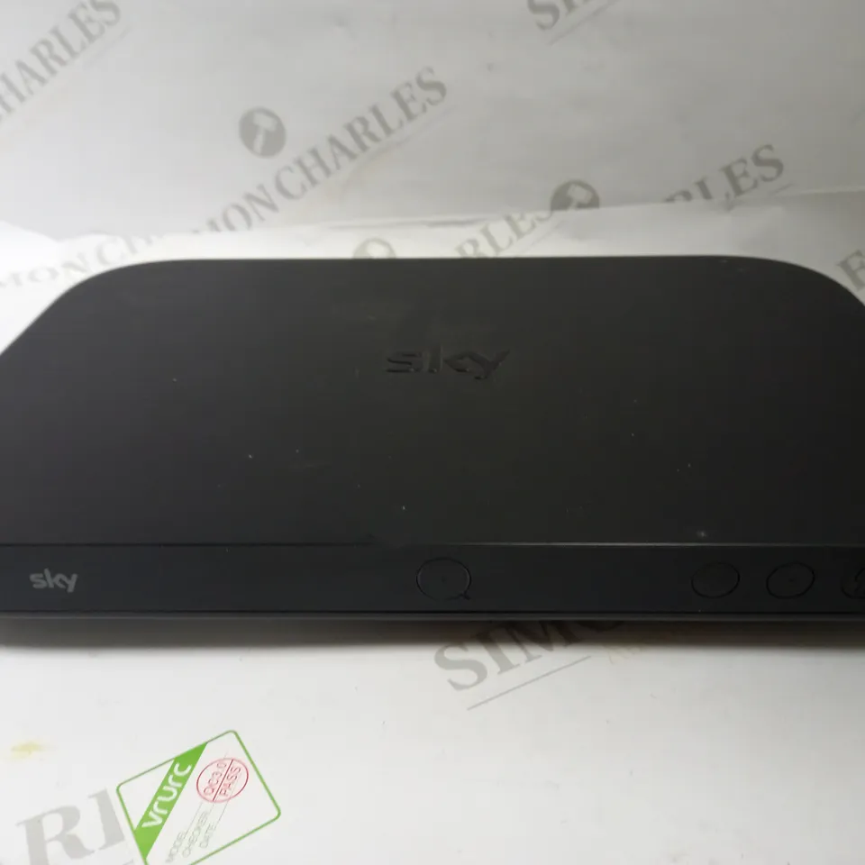 SKY Q BOX - ES130