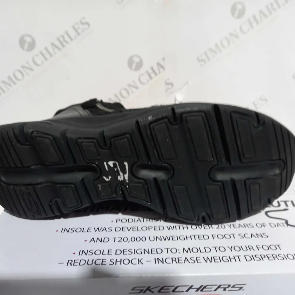 BOXED SKECHERS ARCH FIT SMOOTH ZIP BOOTS, BLACK - SIZE 4.5