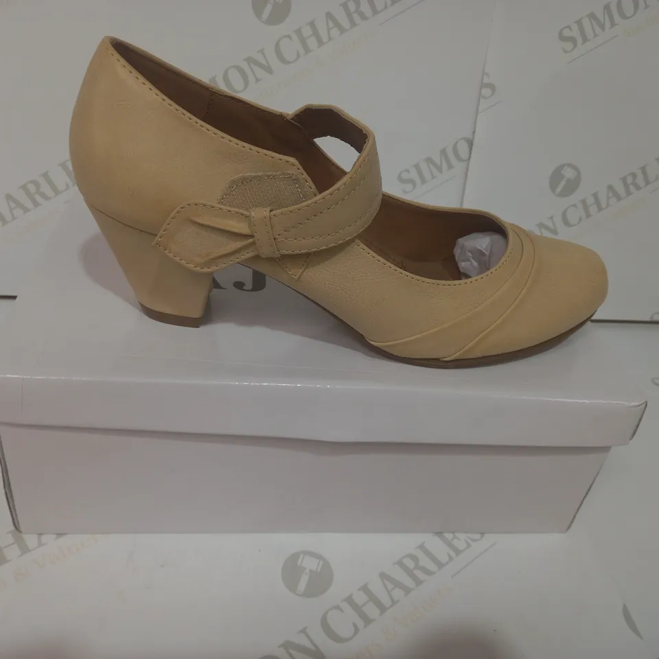 BOXED PAIR OF AJVANI HEELED FOOTWEAR IN BEIGE UK SIZE 6