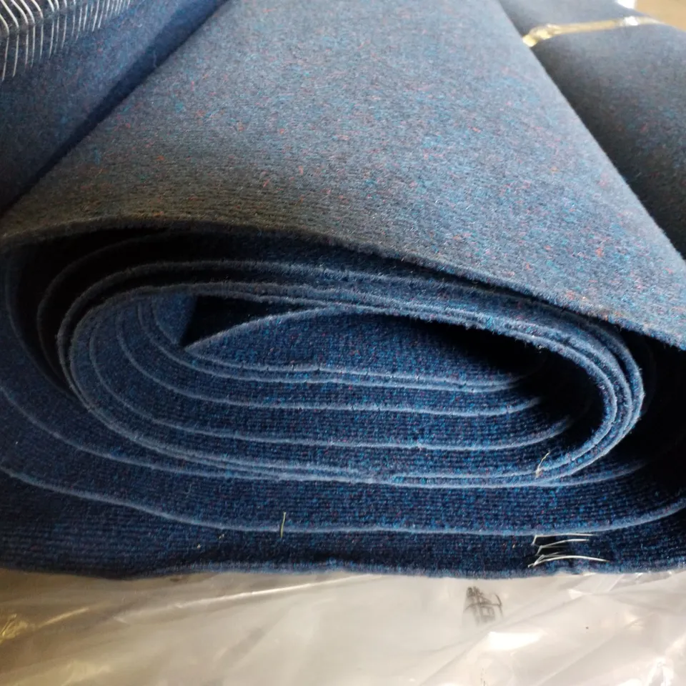 ROLL OF QUALITY CARPET IN DARK BLUE - SIZE UNSPECIFIED 