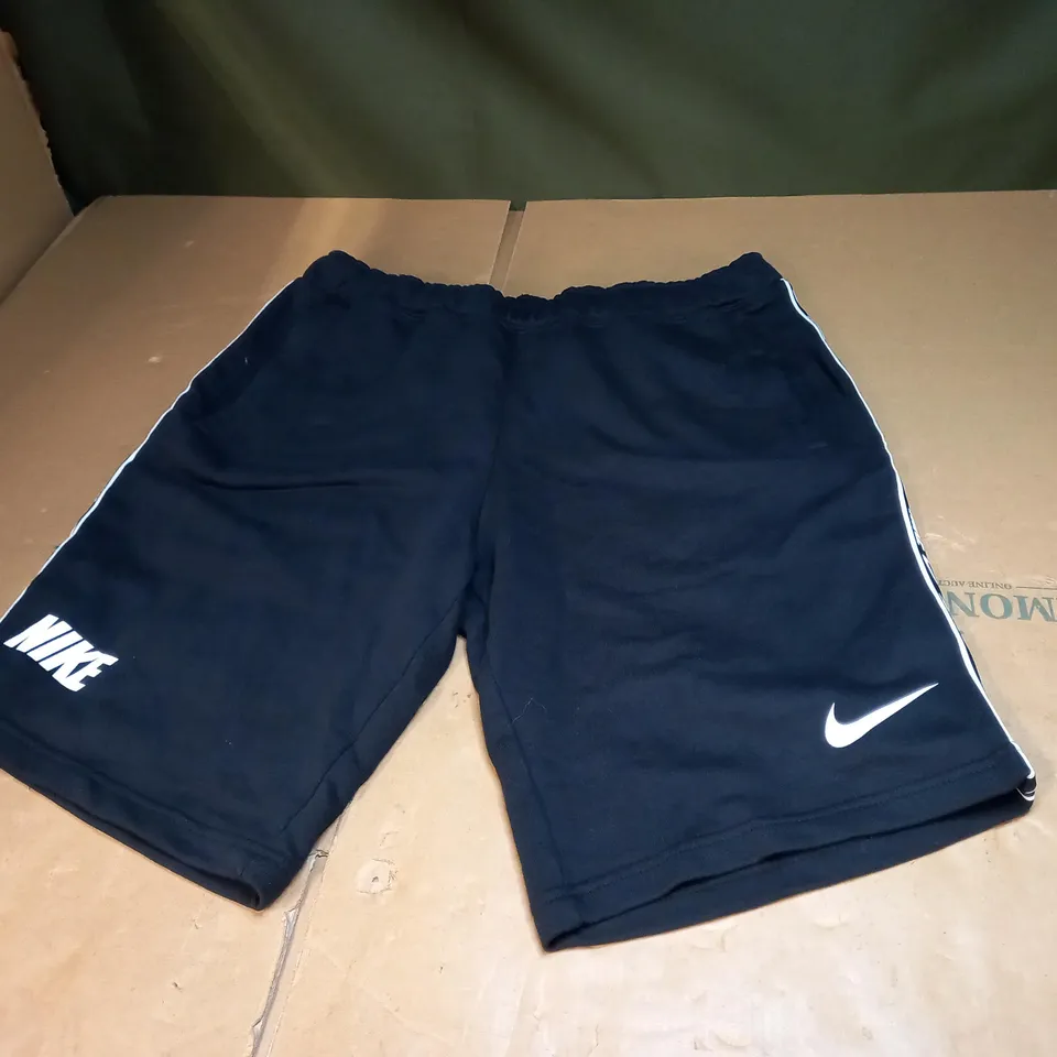 MENS NIKE STANDARD FIT SHORTS SIZE LARGE 