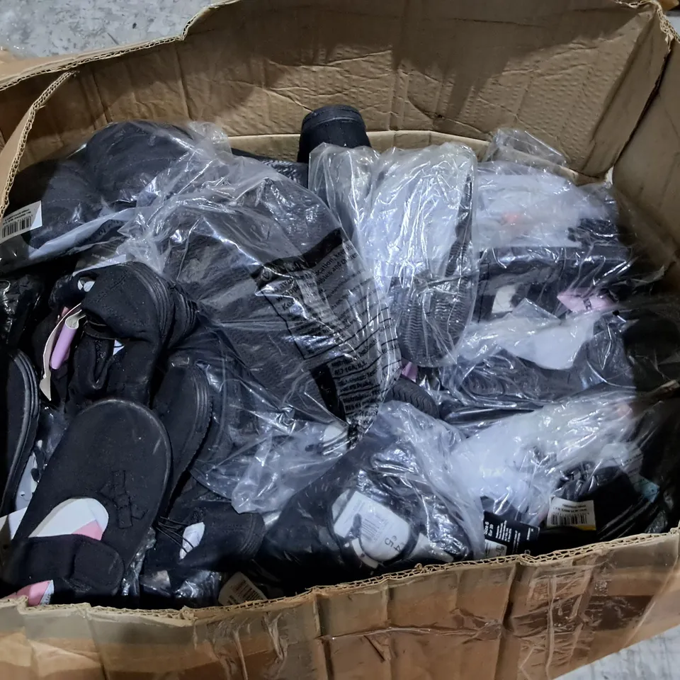 LOT OF APPROXIMATELY 90 ASSORTED PAIRS OF SCHOOL PUMPS IN VARIOUS 