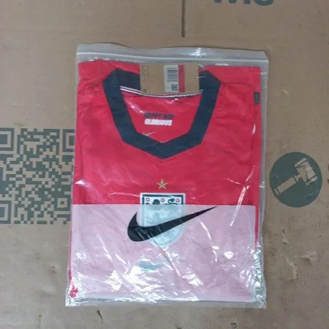 BAGGED ENGLAND FOOTBALL JERSEY IN RED SIZE LARGE