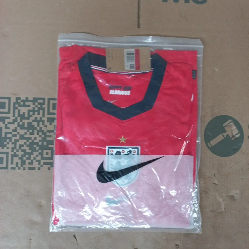 BAGGED ENGLAND FOOTBALL JERSEY IN RED SIZE LARGE