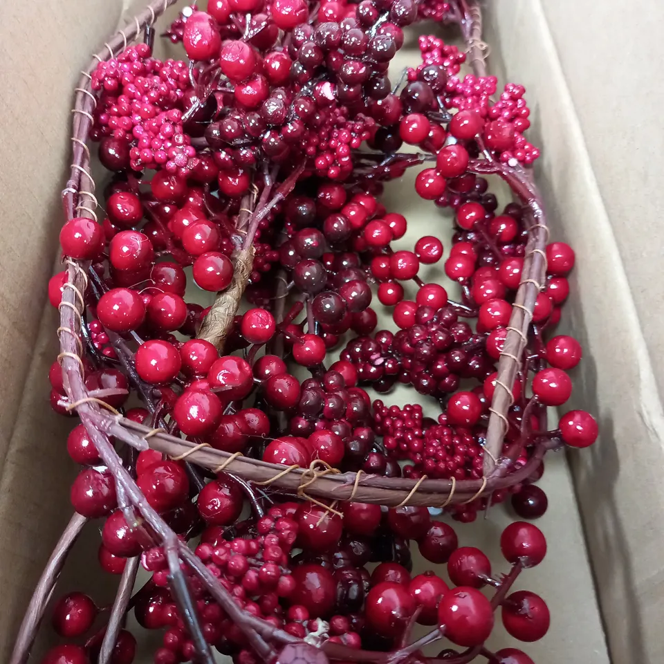OUTLET HOME REFLECTIONS PRE-LIT MIXED BERRY GARLAND