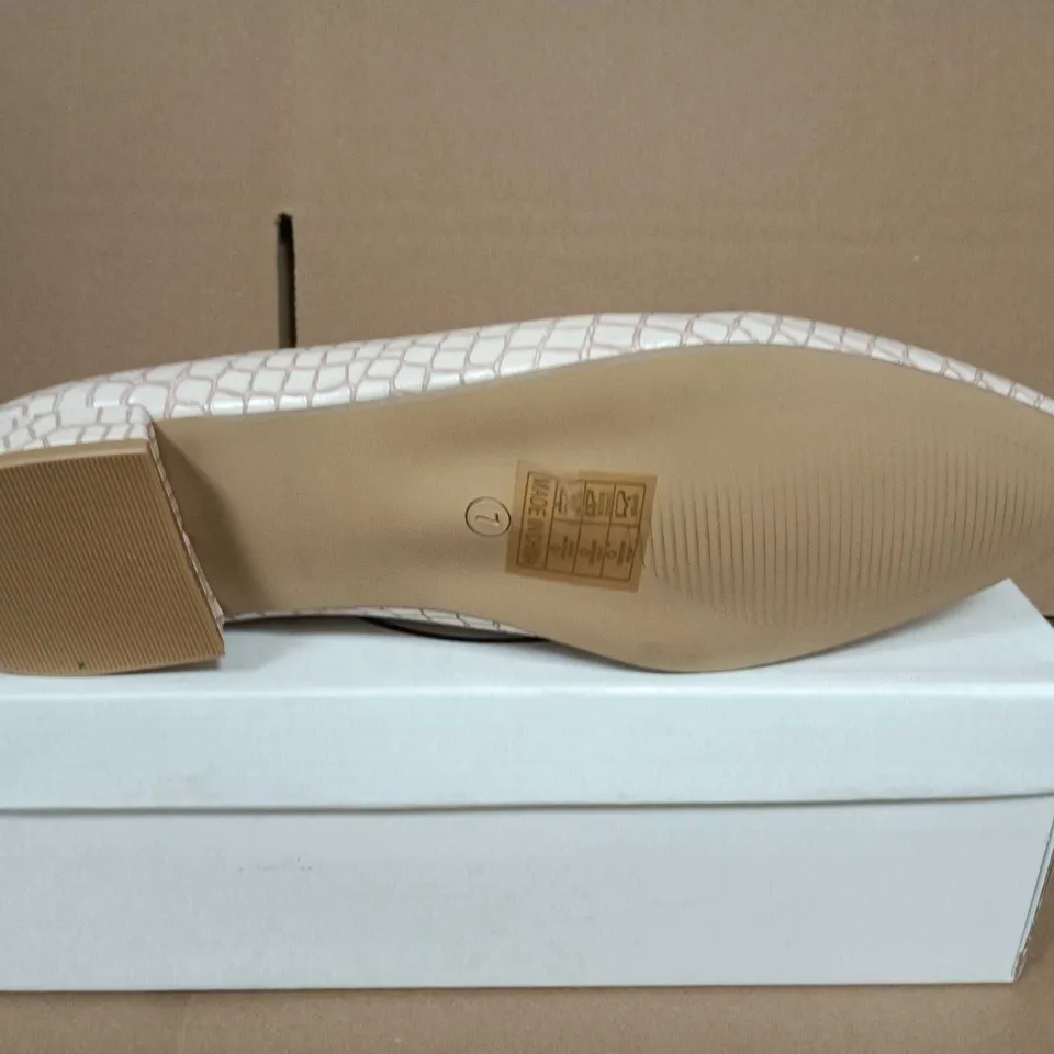BOXED PAIR OF SPOT ON NUDE LADIES WIDE FIT CROC-EFFECT LOAFERS WITH GOLD CHAIN DETAIL, UK SIZE 7
