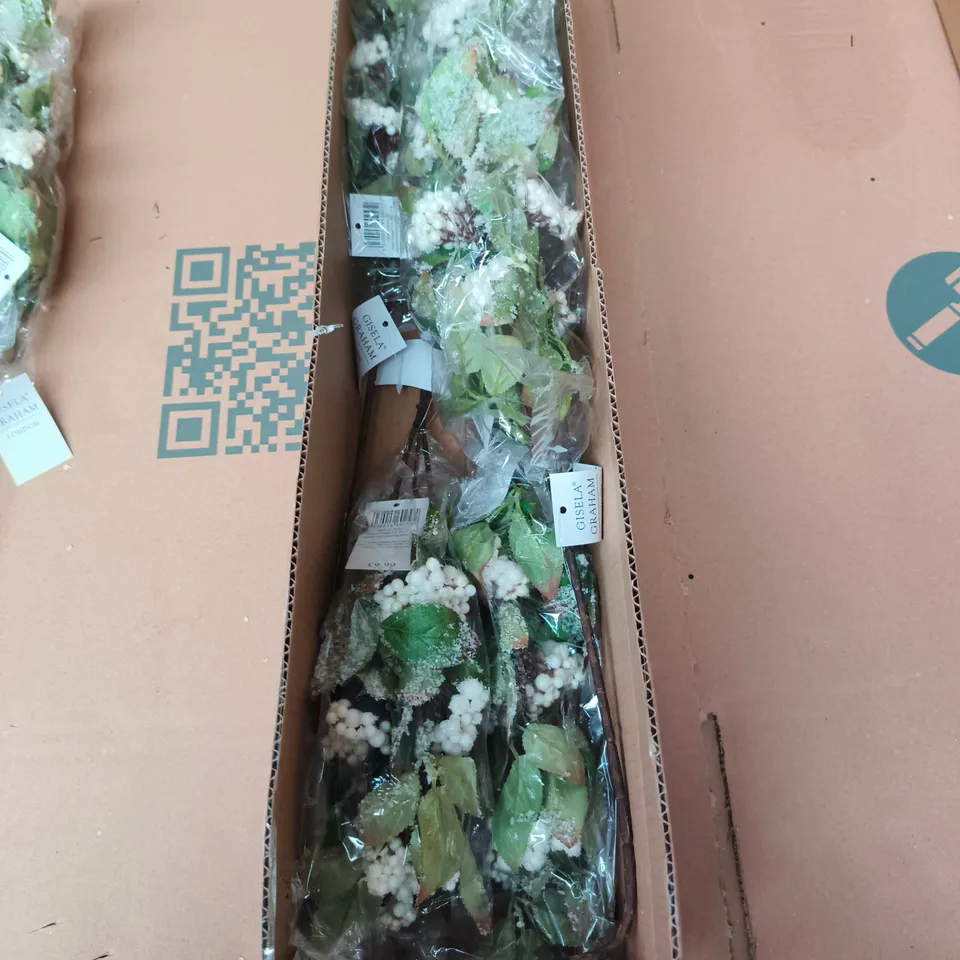 GISELA GRAHAM LONDON - ARTIFICIAL CHRISTMAS GREENERY BOUQUETS WITH WHITE BERRIES - BOX OF 6PCS