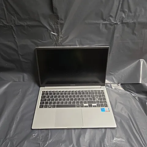 SAMSUNG NP755XDA LAPTOP