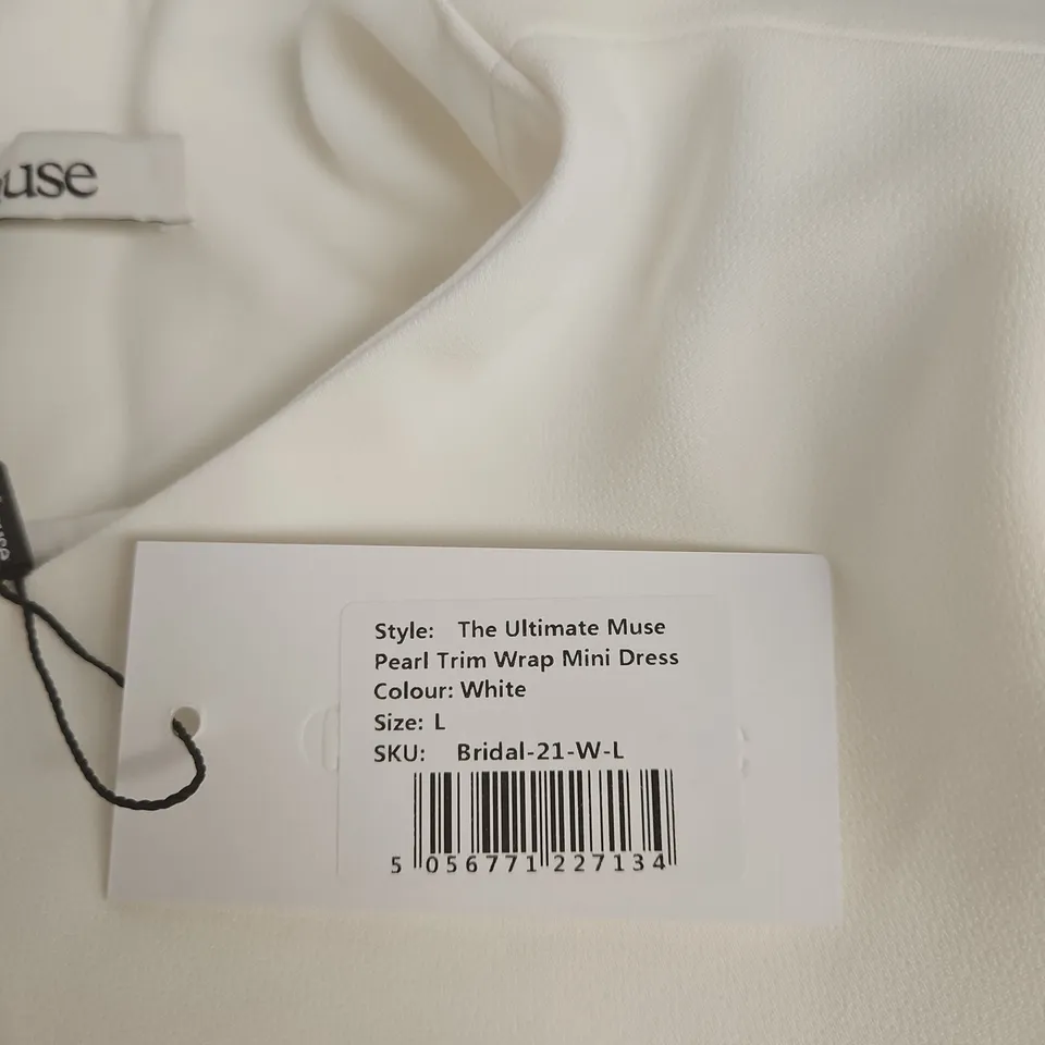 ODDDMUSE THE ULTIMATE MUSE PEARL TRIM WRAP MINI DRESS – WHITE, SIZE L