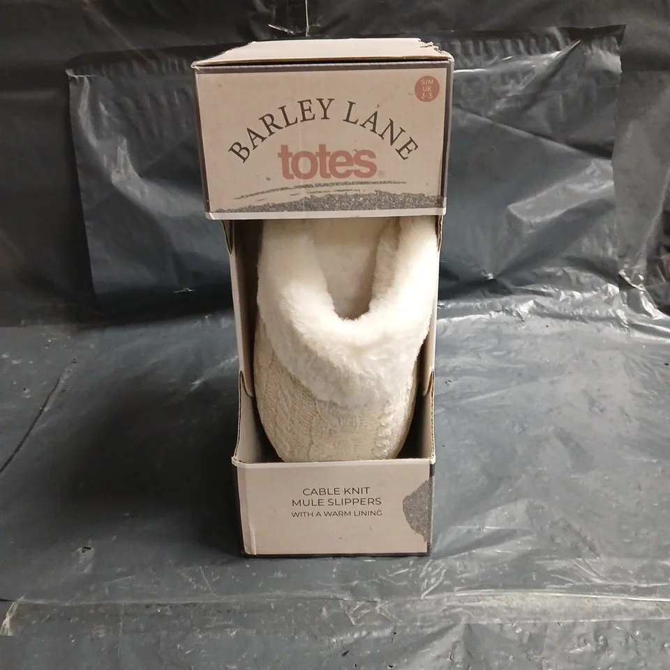TOTES BARLEY LANE CABLE KNIT MULE SLIPPERS – BOXED UK 3 - 5