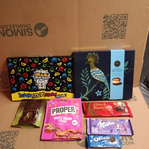 APPROXIMATELY 15 ASSORTED CHOCOLATE AND SWEETS ITEMS TO INCLUDE - M & S COLLECTION LUXURY BISCUITS, CADBURY BOURNVILLE AND PROPER MAPLE BACON CRUNCH CORN