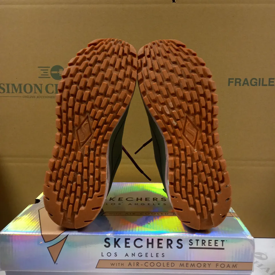 SKETCHERS UNO EARTHY VIBES TRAINER SIZE 6