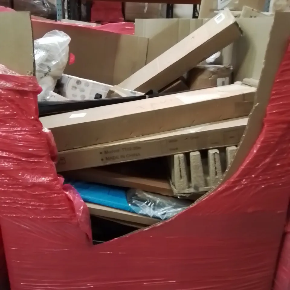 PALLET CONTAINING VARIOUS ASSORTED BOXED HOUSEHOLD ITEMS TO INCLUDE: FLOOR TILES, TODDLER CLIMBING FRAME, AND LOTS MORE UNMARKED BOXED ITEMS 