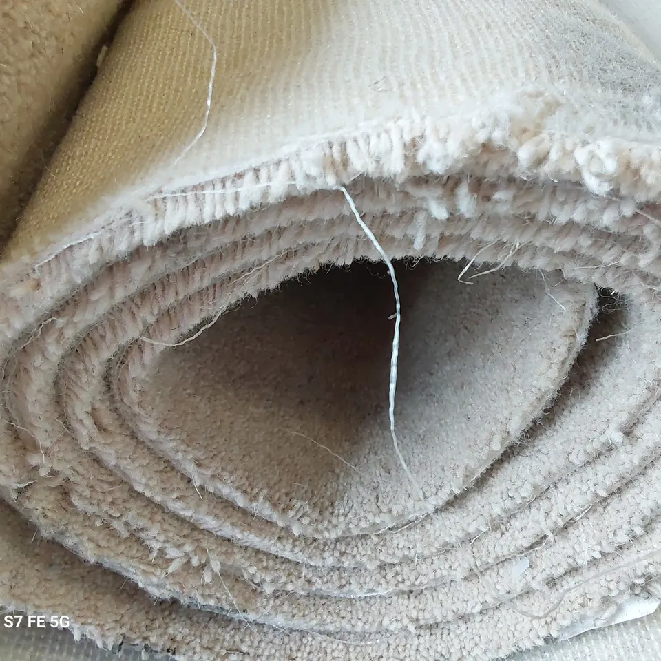 ROLL OF QUALITY LINGDALE ELITE MALHAM CARPET APPROXIMATELY 5M × 2.8M