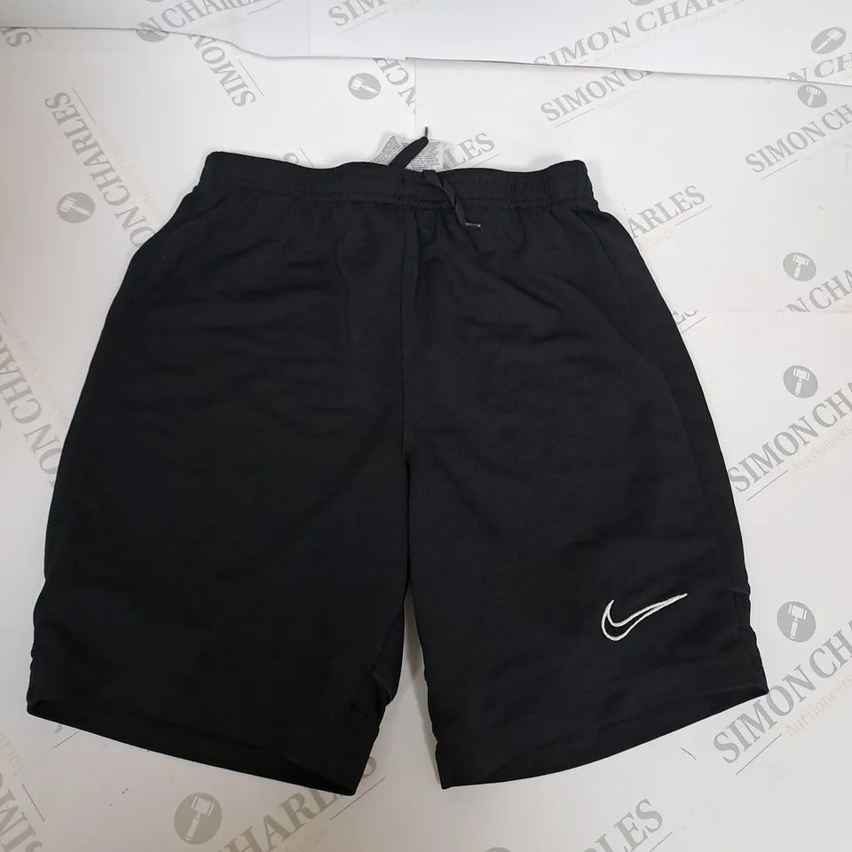 KIDS NIKE CASUAL SHORTS IN BLACK SIZE L