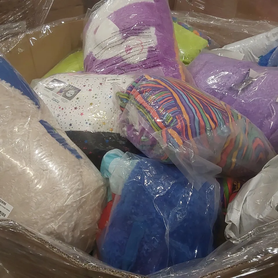 PALLET CONTAINING A LARGE QUANTITY OF ASSORTED HAPPY NAPPERS SLEEPING BAGS ECT