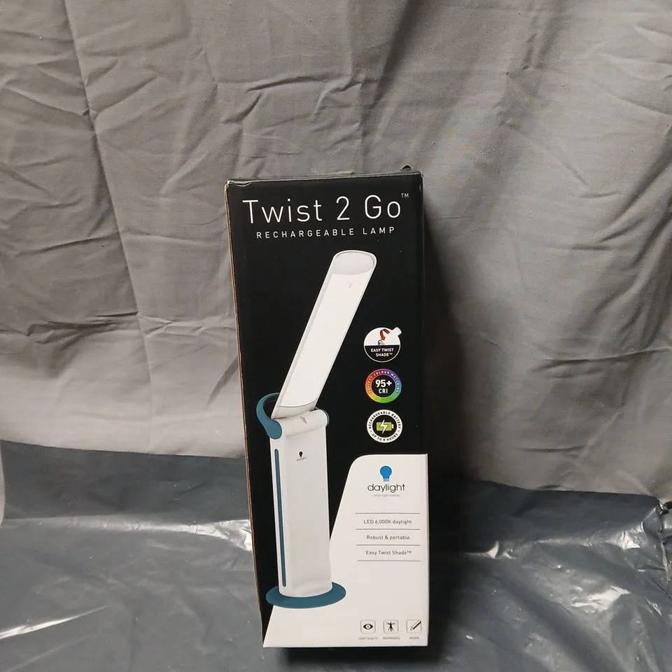 DAYLIGHT TWIST 2 GO RECHARGEABLE LAMP – WHITE WITH BLUE BASE