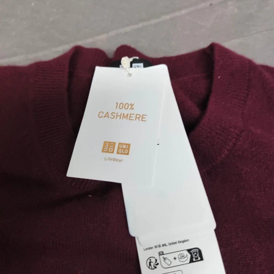 UNIQLO LIFEWEAR 100% CASHMERE SWEATER – MAROON, SIZE M