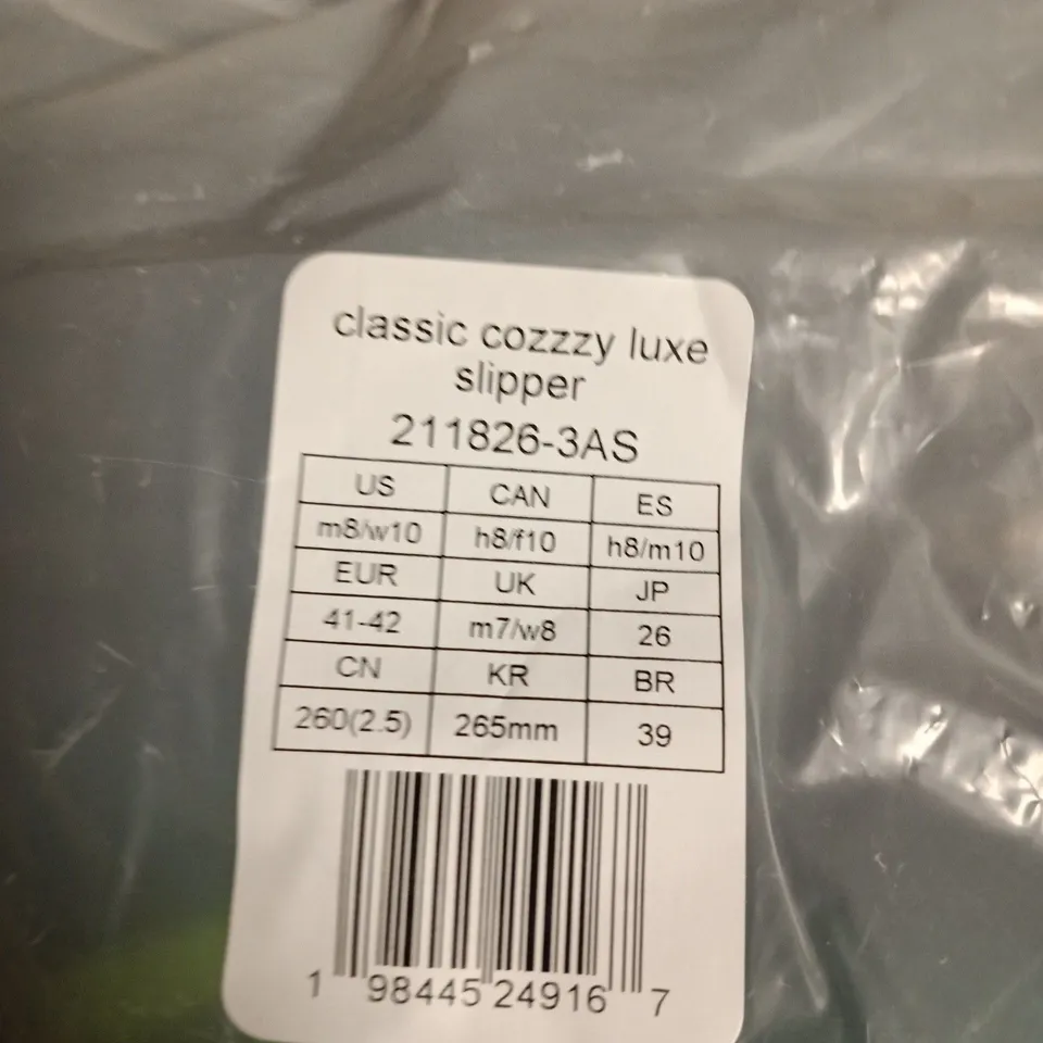 BAGGED CROCS CLASSIC COZZZY LUXE SLIPPER – UK 6