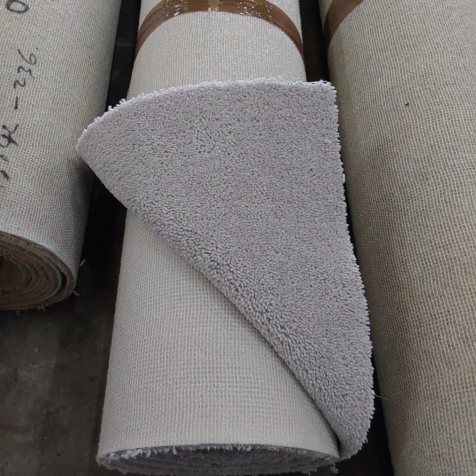 ROLL OF QUALITY DIM PLAINS CARPET // SIZE: APPROX. 5 X 2.46m