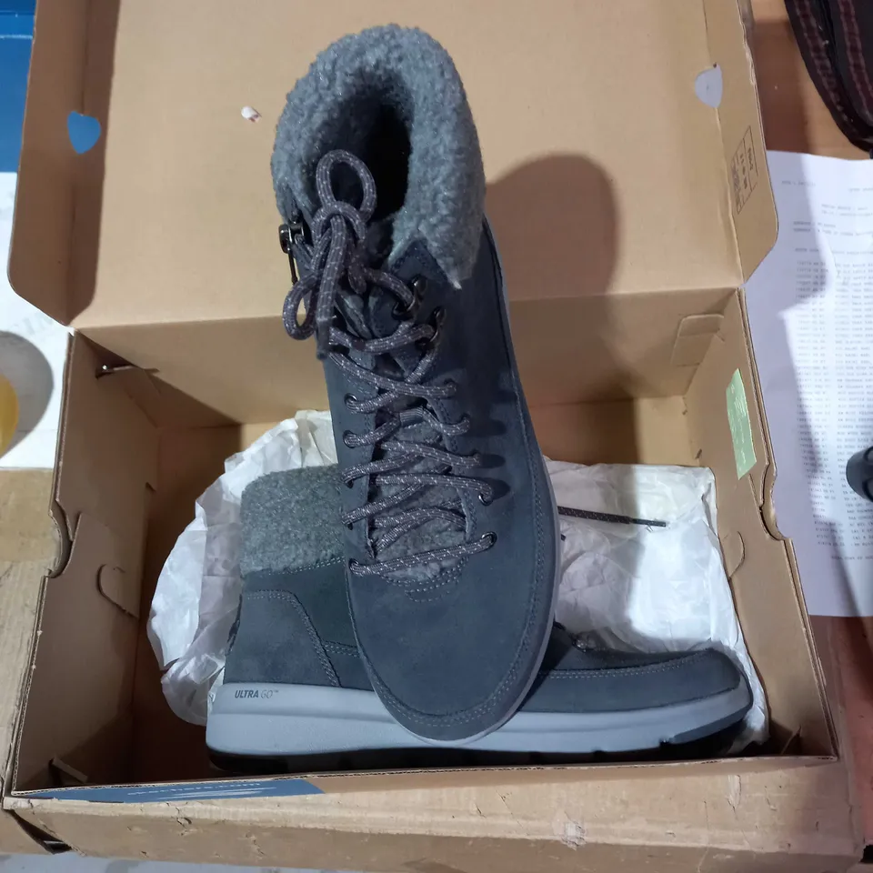 SKECHERS GLACIAL ULTRA SUEDE CHARCOAL LACE UP BOOTS - SIZE 6