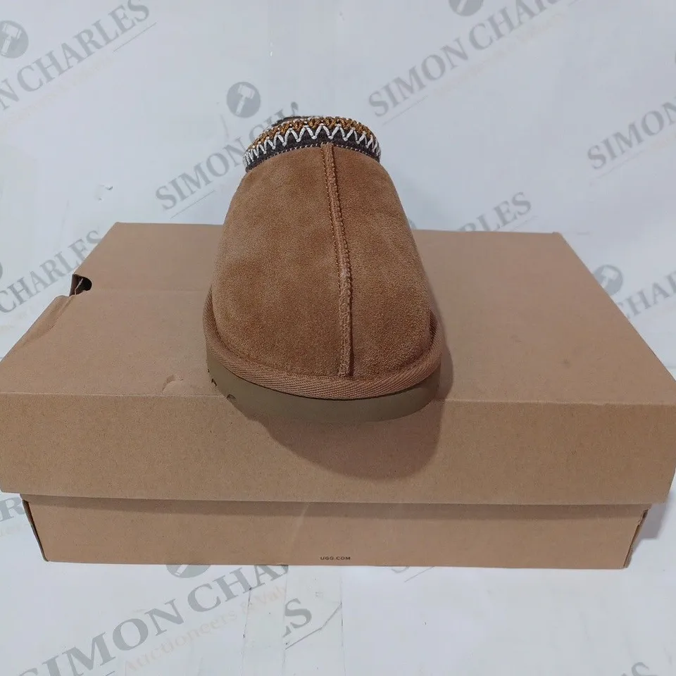 BOXED PAIR OF UGG TASMAN SHOES IN TAN UK SIZE 6
