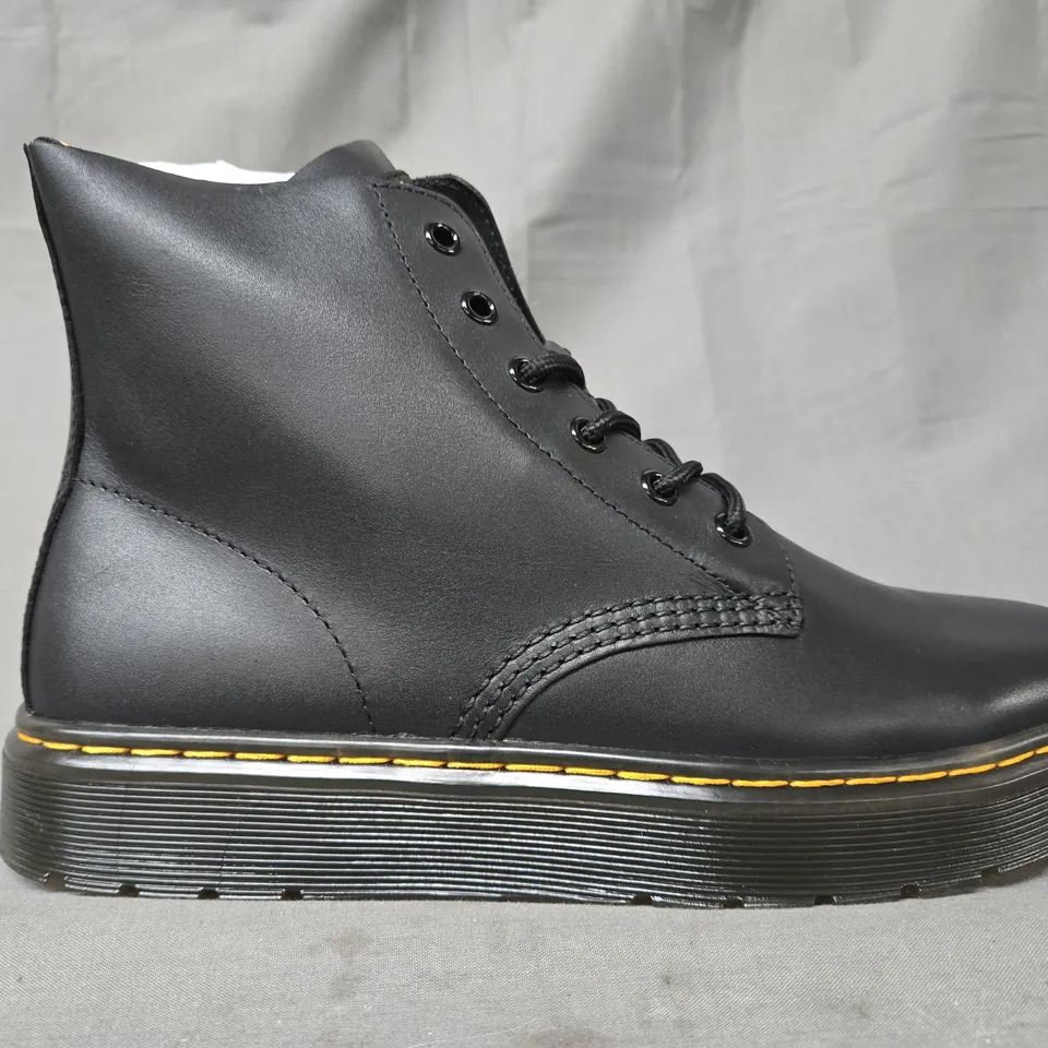 BOXED PAIR OF DR MARTENS THURSTON CHUKKA ANKLE BOOTS IN BLACK UK SIZE 6.5