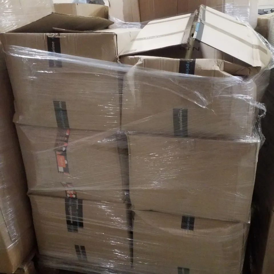 PALLET CONTAINING LARGE QUANTITY OF ASSORTED PHONE CASES