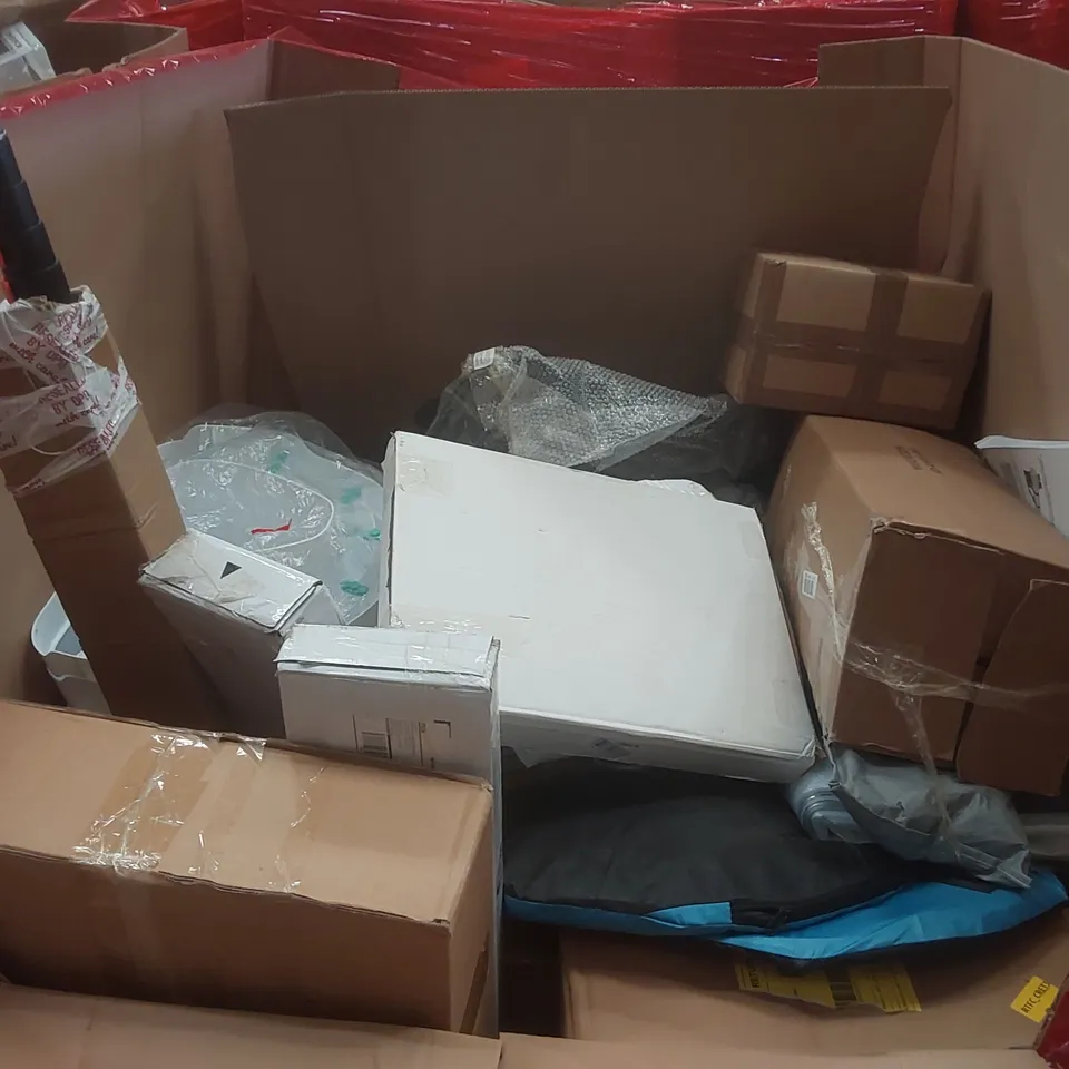 PALLET CONTAINING A VERY LARGE QUANTITY OF ASSORTED ITEMS INCLUDING: ENGINEERING TOY SANDBOX, CARPET MAT, CEILING LIGHT ECT