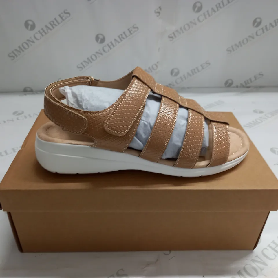 BOXED PAIR OF CUSHION WALK ONE TOUCH CLOSE SANDALS IN TAN - SIZE 5