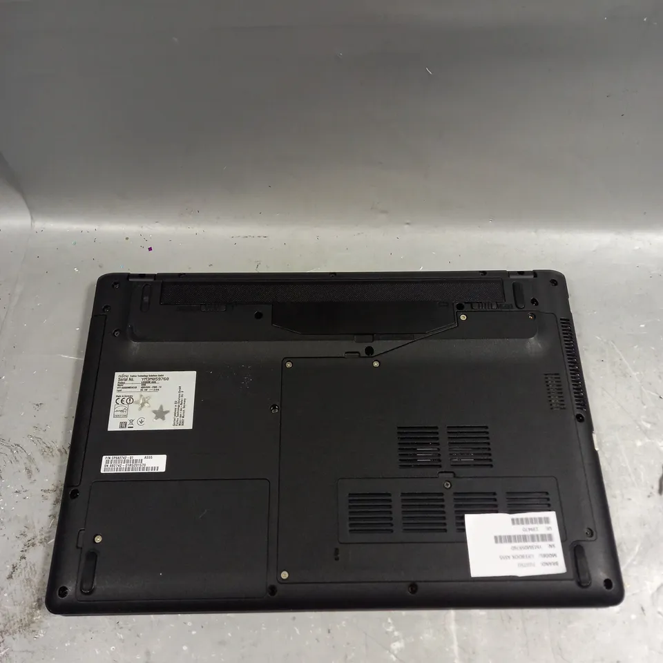 FUJITSU LIFEBOOK A555 LAPTOP IN BLACK