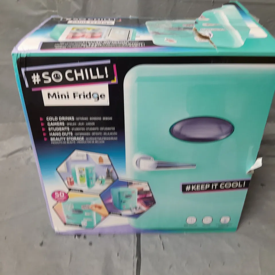 BOXED SO CHILL MINI FRIDGE IN TEAL RRP £44.99