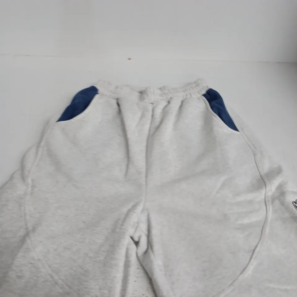 MERTRA GREY SHORTS WITH NAVY POCKET PANELS – SIZE M