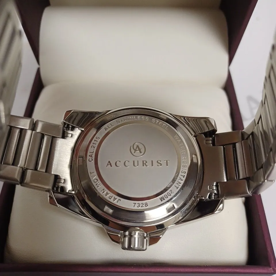 BOXED ACCURIST GENTS SPORTS WATCH WITH STAINLESS STEEL STRAP AND GREEN FACE