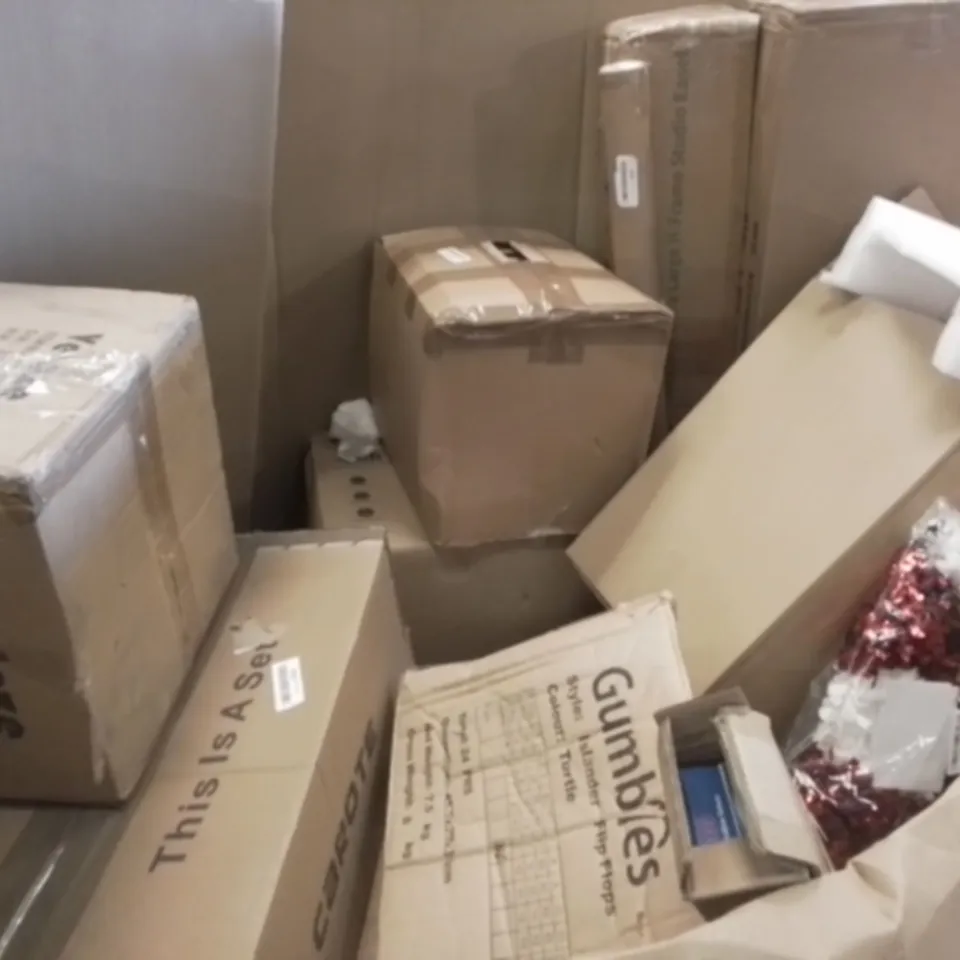 PALLET OF ASSORTED ITEMS INCLUDING ALUMINIUM 5 STEP LADDER, PICTURE FRAME, WALL HUNG MIRROR, STUDIO EASEL, AIR FRYER, LED FIXTURE