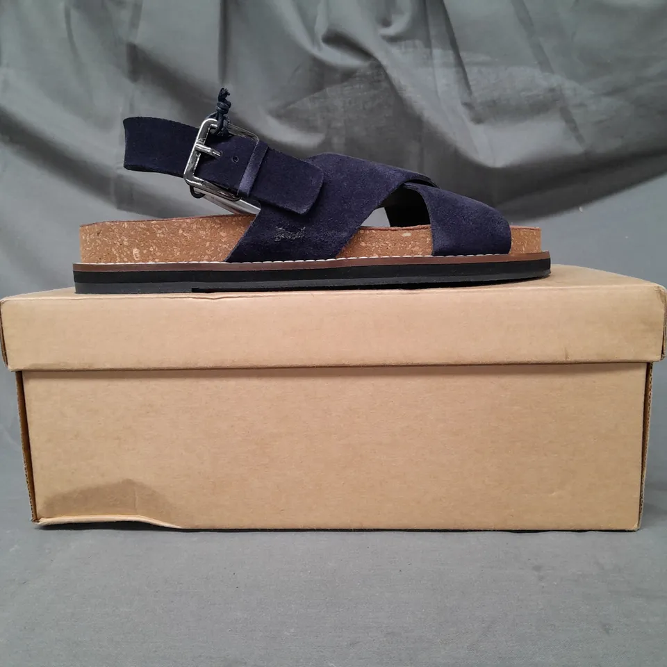 BOXED PAIR OF SEASALT CORNWALL OPEN TOE CROSS STRAP SANDALS IN NAVY UK SIZE 5