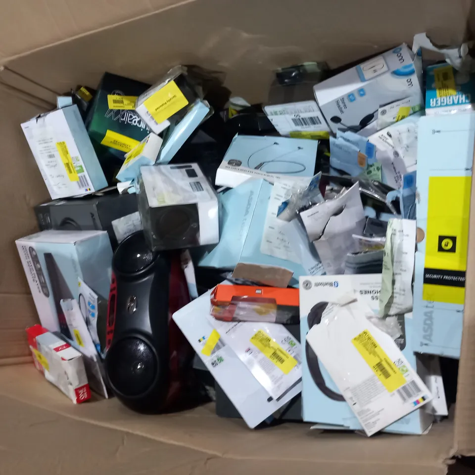 LARGE BOX OF ASSORTED ELECTRICAL GOODS TO INCLUDE;