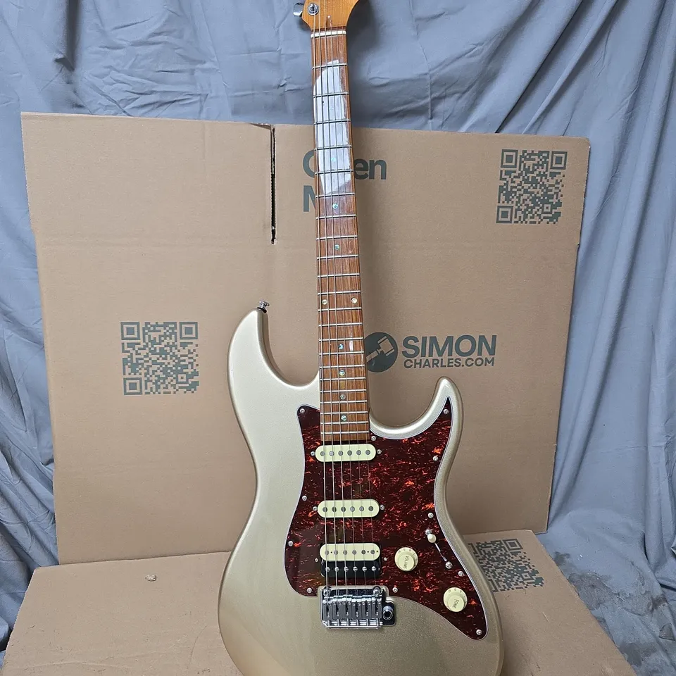 DONNER LARRY CARLTON SIGNATURE STRATOCASTER-STYLE ELECTRIC GUITAR – METALLIC GOLD