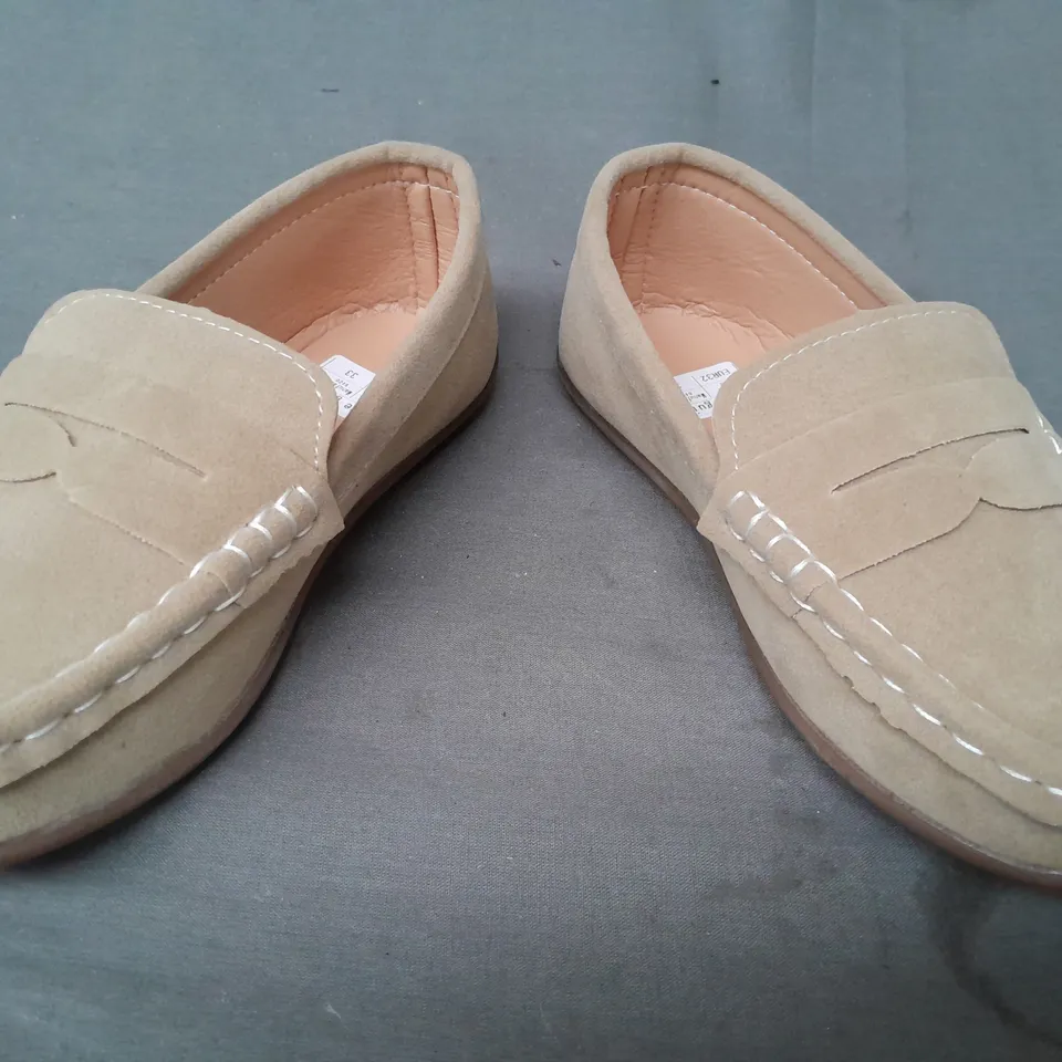 BOXED PAIR OF DESIGNER KID'S LOAFERS IN SAND EU SIZE 33